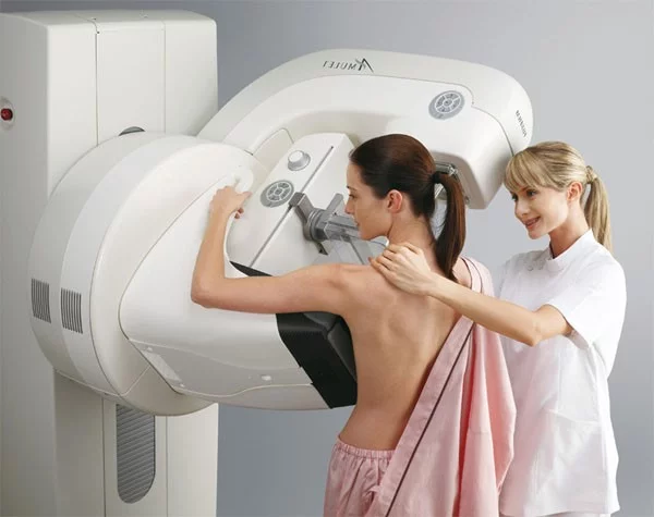 FOTO: Mammoqrafiyanı mammoqraf adlı cihazla aparırlar